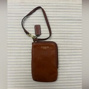 COACH Wristlet brown zipper closure w clasp on leather strap